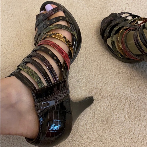 Sandals - Picture 1 of 3